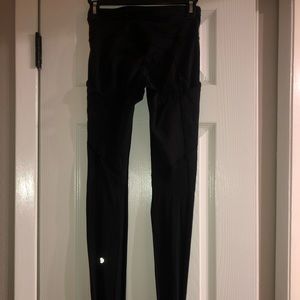 SZ 2 Lululemon leggings Used and Slight Pilling